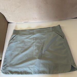 32 DEGREES. Women’s Cool Cream De Menthe Green Skort. Sixe XL.